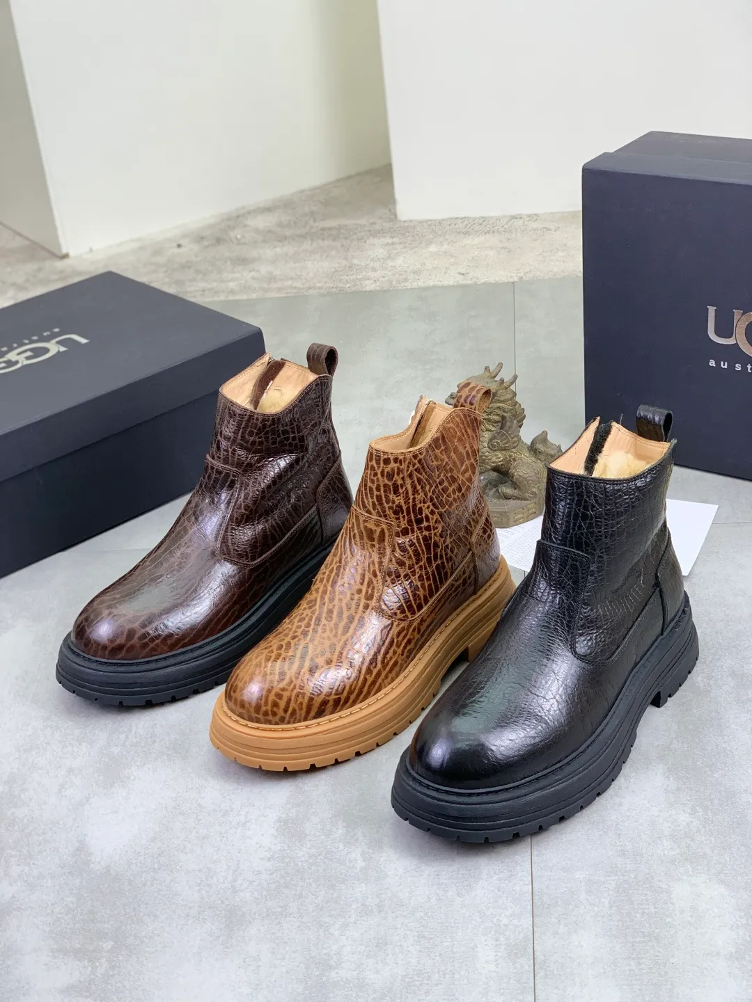 Men's men's shoes 💰P660 New arrival 🆕🆕🆕 IUGGI Men's British retro Martin boots Winter new men's outdoor hiking boots First layer of cowhide on the outside and wool on the inside Comfortable and warm Rubber sole sole Non-slip and firm Trendy and fashionable Casual and versatile Size: 38-44 (45 customized) Color: three colors